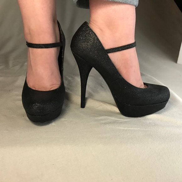 Steve Madden Closed Toe Platform Pumps - Picture 8 of 8